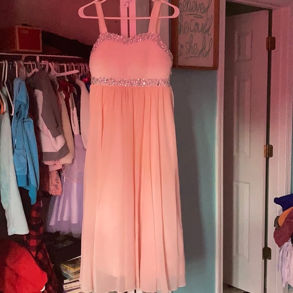 Long, flowy. Light pink dress with rinestones - Picture 2 of 2